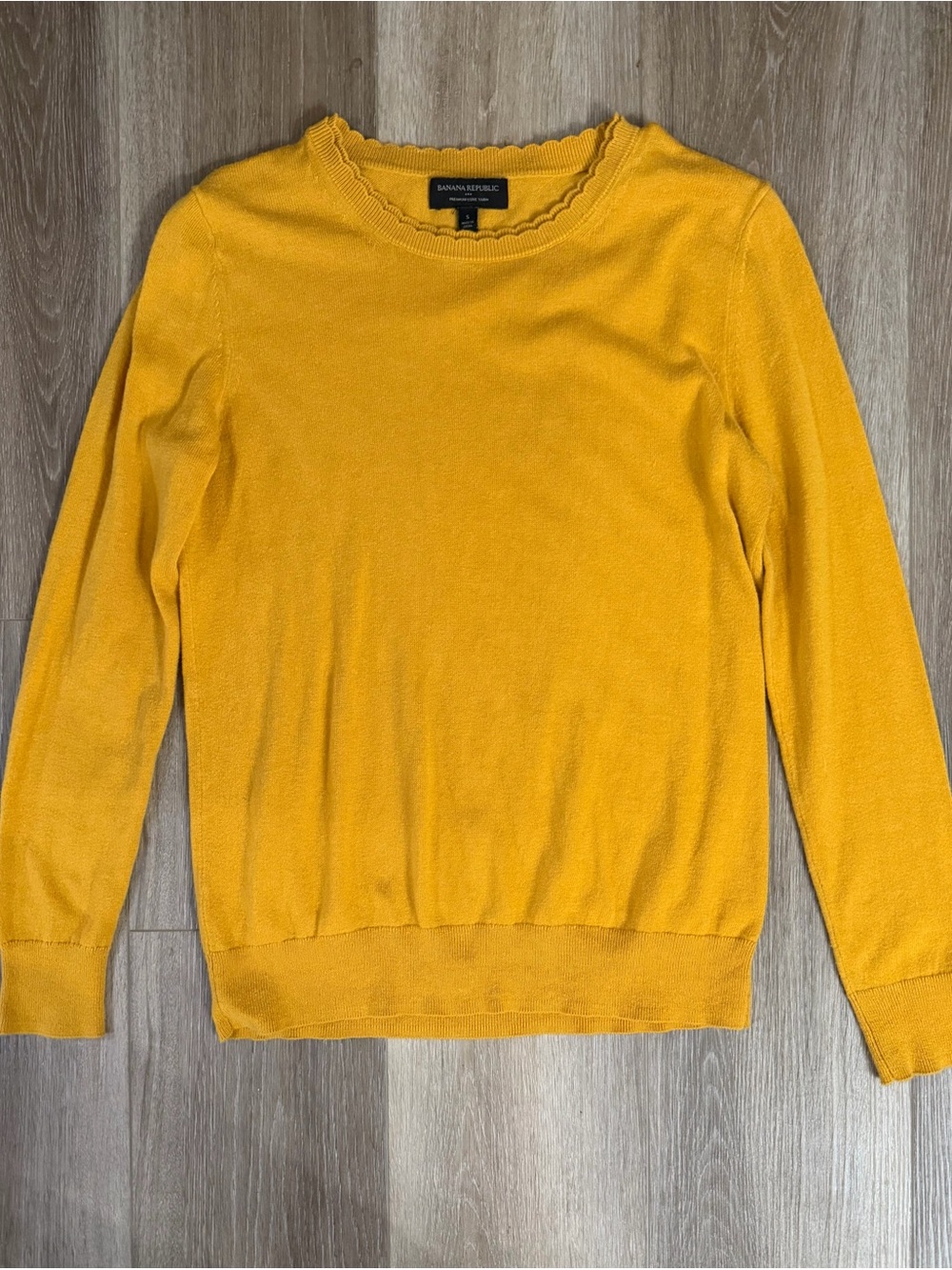 Banana Republic Women's Mustard Yellow Scalloped Crewneck Sweater